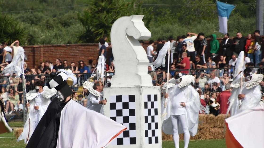 Tema, Sfilata e Alabarda. La Quercia centra il tris Tema, Sfilata e Alabarda. La Quercia centra il tris