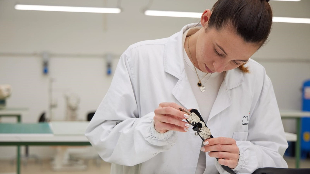 Continua la crisi della moda: dalla pelletteria al tessile all’abbigliamento. Settori che sono il cuore pulsante di Scandicci Continua la crisi della moda: dalla pelletteria al tessile all’abbigliamento. Settori che sono il cuore pulsante di Scandicci