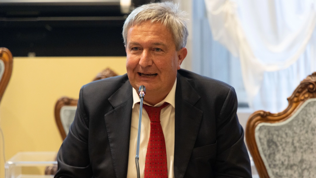 Jonathan Sancinelli. Consegna della perizia e stima dell'arena Garibaldi in sala delle Baleari comune di Pisa (foto di Enrico Mattia Del Punta) Jonathan Sancinelli. Consegna della perizia e stima dell'arena Garibaldi in sala delle Baleari comune di Pisa (foto di Enrico Mattia Del Punta)