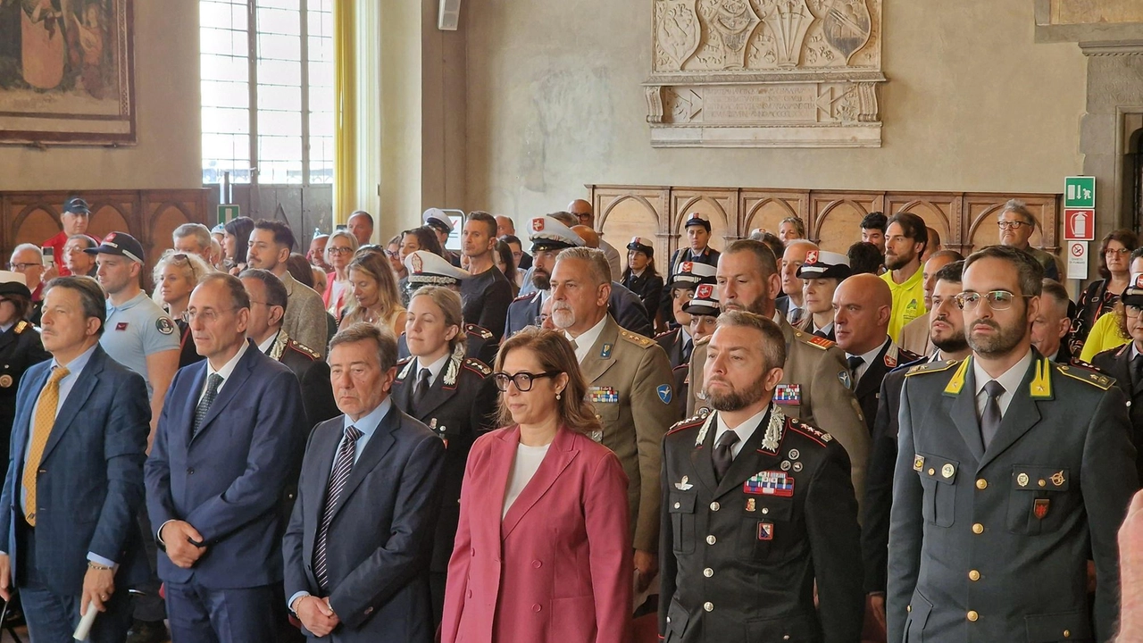 Anche le massime autorità civili e militari alla cerimonia (Acerboni/FotoCastellani) Anche le massime autorità civili e militari alla cerimonia (Acerboni/FotoCastellani)