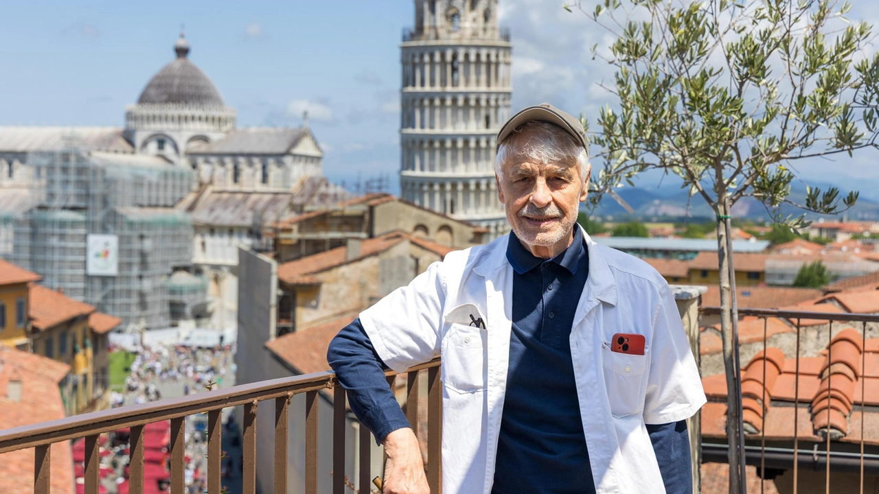 Stasera in scena il “San Francesco“ di Michele Placido, qui di spalle a Piazza dei Miracoli di Pisa Stasera in scena il “San Francesco“ di Michele Placido, qui di spalle a Piazza dei Miracoli di Pisa