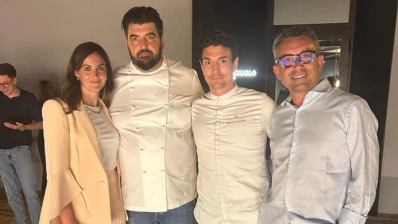 L'incontro nel resort di Cannavacciuolo a Terricciola con il sindaco Arcenni (da destra) e lo chef Marco Suriano L'incontro nel resort di Cannavacciuolo a Terricciola con il sindaco Arcenni (da destra) e lo chef Marco Suriano