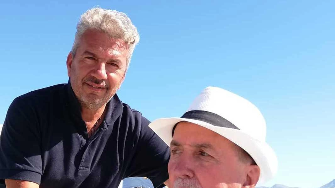 Il grande Egisto Olivi, il cantante per eccellenza del Carnevale di Viareggio, insieme al nipote Roberto che, a cinque anni dalla morte di suo zio, racconta aneddoti e retroscena della sua vita e della sua carriera professionale Il grande Egisto Olivi, il cantante per eccellenza del Carnevale di Viareggio, insieme al nipote Roberto che, a cinque anni dalla morte di suo zio, racconta aneddoti e retroscena della sua vita e della sua carriera professionale