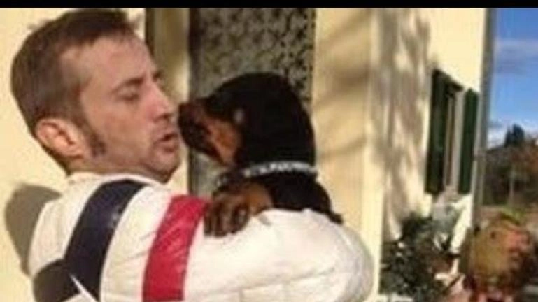Maurizio Drovandi insieme al suo cane Teo quando era ancora un cucciolino Maurizio Drovandi insieme al suo cane Teo quando era ancora un cucciolino
