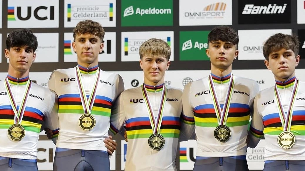 Francesco Matteoli (il secondo da sinistra) oro nell’inseguimento a squadre Francesco Matteoli (il secondo da sinistra) oro nell’inseguimento a squadre