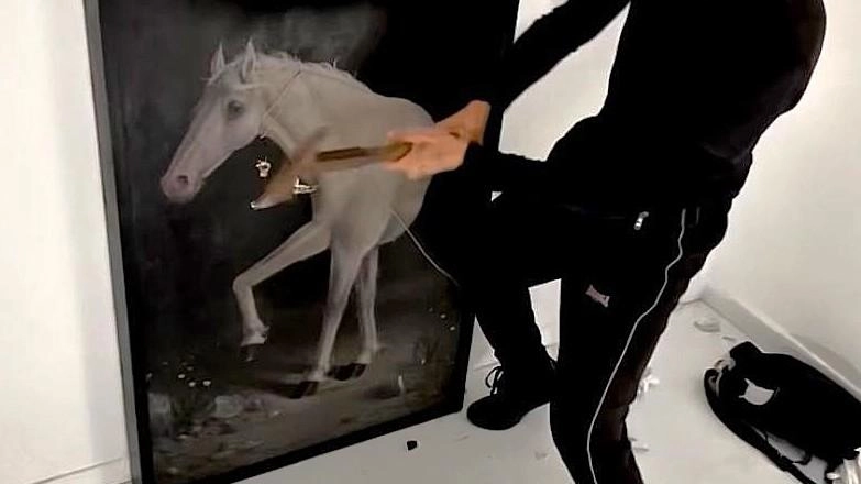 La performance dello spezzino Rospigliosi a Fourteenartellaro. Lettera della scrittrice francese Annie Ernaux: "Gesto unico e primo". La performance dello spezzino Rospigliosi a Fourteenartellaro. Lettera della scrittrice francese Annie Ernaux: "Gesto unico e primo".