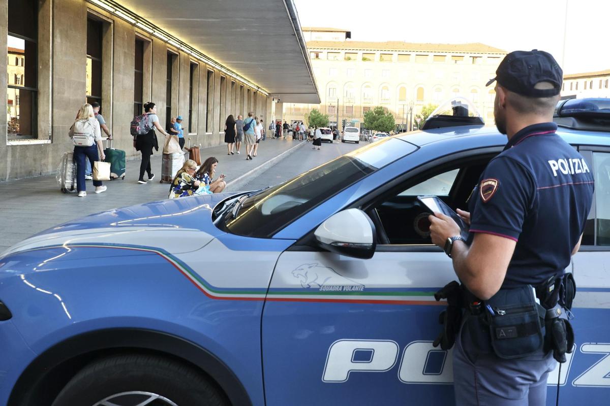 https://www.lanazione.it/image-service/view/acePublic/alias/contentid/MzViYTI1NjktNTRlNy00/0/sorelle-ladre-denunciate-dalla-polizia.jpeg?f=1.90:1&w=1200