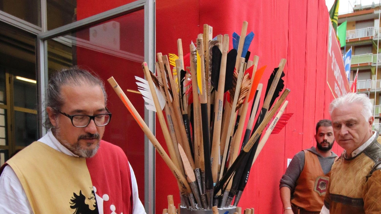 Mauro Tolomei conquista anche il tiro singolo con la balestra antica nella super sfida tra Maestri d’arme. Il presidente Giovanni Barsanti: “E’ stato un anno di duro lavoro in cui abbiamo sudato, gioito e penato“ . . Mauro Tolomei conquista anche il tiro singolo con la balestra antica nella super sfida tra Maestri d’arme. Il presidente Giovanni Barsanti: “E’ stato un anno di duro lavoro in cui abbiamo sudato, gioito e penato“ . .