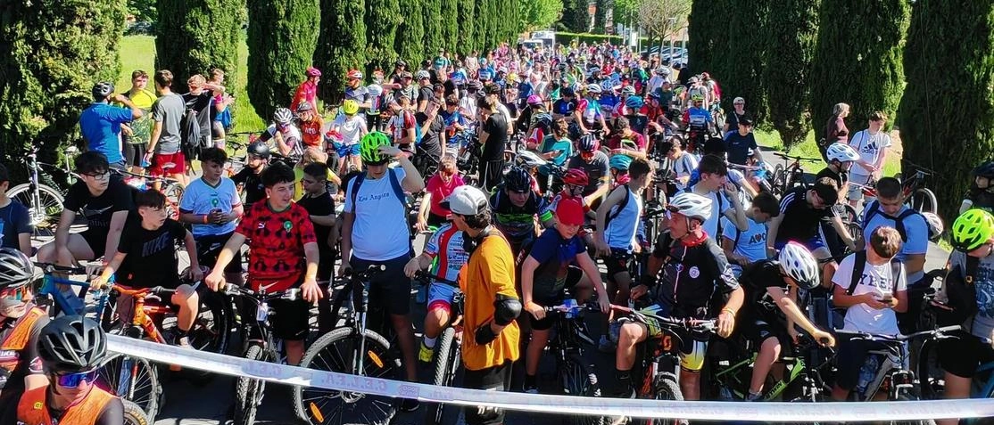 Padulata a Porcari: successo per la cicloturistica tra fango e divertimento