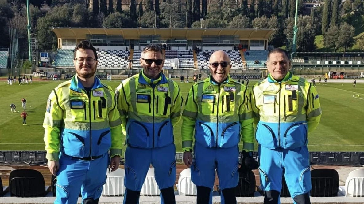 Stasera a Siena, partita di calcio a 5 di beneficenza per l'Associazione Italiana Familiari e Vittime della Strada, organizzata da un volontario della Misericordia come parte di un percorso di recupero sociale. Stasera a Siena, partita di calcio a 5 di beneficenza per l'Associazione Italiana Familiari e Vittime della Strada, organizzata da un volontario della Misericordia come parte di un percorso di recupero sociale.