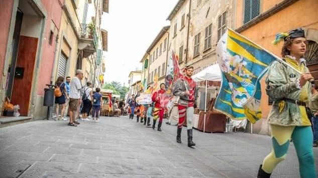 Spettacoli e immagini storiche nelle Giornate del rione Prato Spettacoli e immagini storiche nelle Giornate del rione Prato
