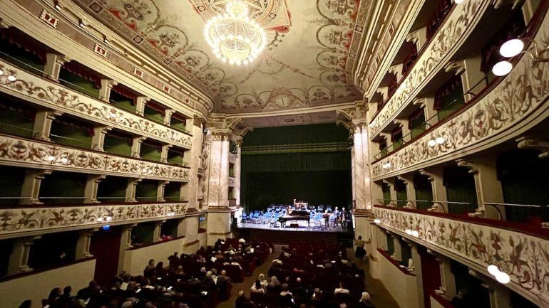 Possibilità di cambio turno per gli abbonati della stagione teatrale 2024-2025 ’Sipario Rosso’ dei Teatri di Siena. A seguito dell’elevato... Possibilità di cambio turno per gli abbonati della stagione teatrale 2024-2025 ’Sipario Rosso’ dei Teatri di Siena. A seguito dell’elevato...