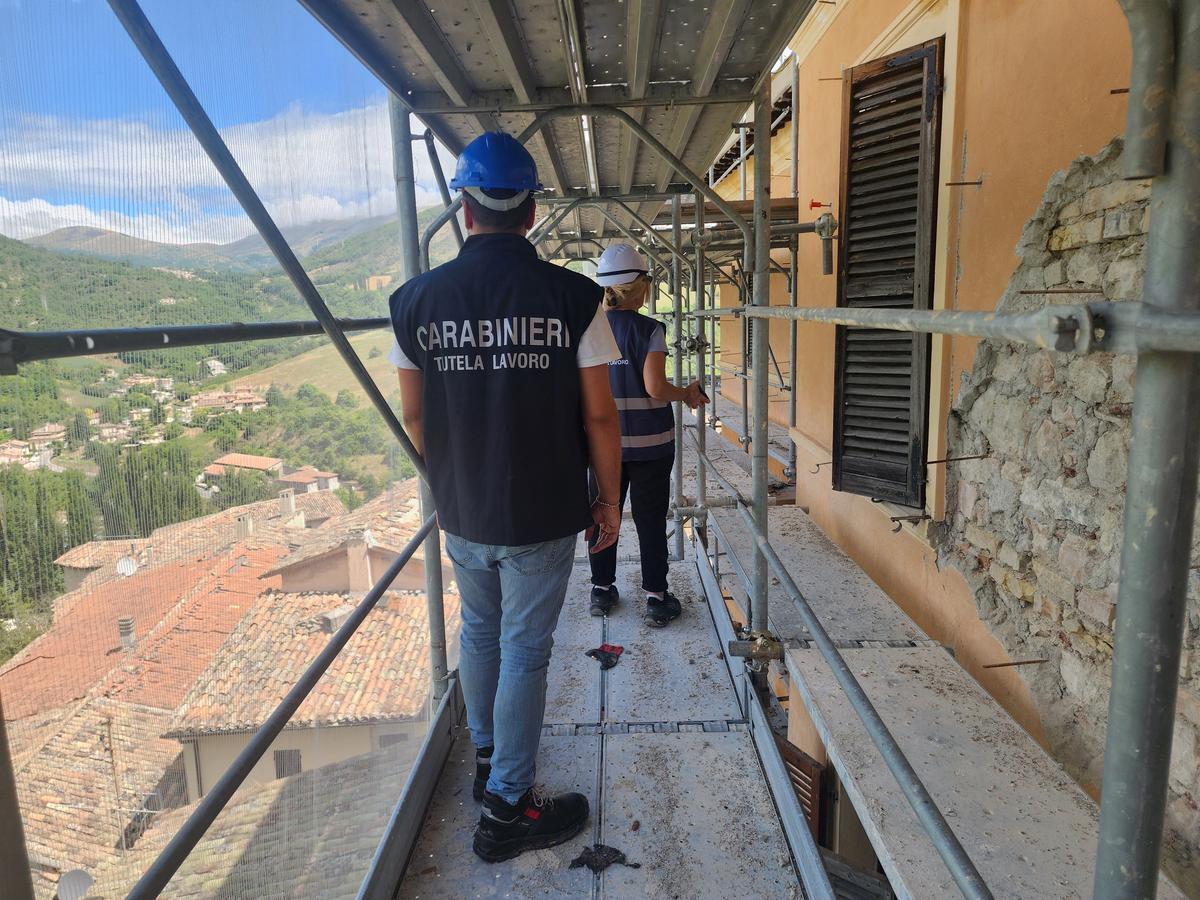 Blitz in un cantiere edile: denunciati due imprenditori per caporalato Blitz in un cantiere edile: denunciati due imprenditori per caporalato