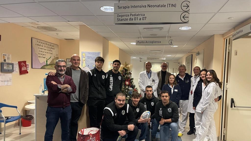 La delegazione dei Cavalieri all’ospedale «Santo Stefano» La delegazione dei Cavalieri all’ospedale «Santo Stefano»