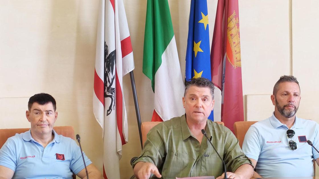https://www.lanazione.it/image-service/view/acePublic/alias/contentid/MzY2YTRjODMtZWM3Mi00/0/comune-e-gelo-sindacale-sale-lombra-dello-sciopero.jpeg?f=16:9&w=1200&h=630
