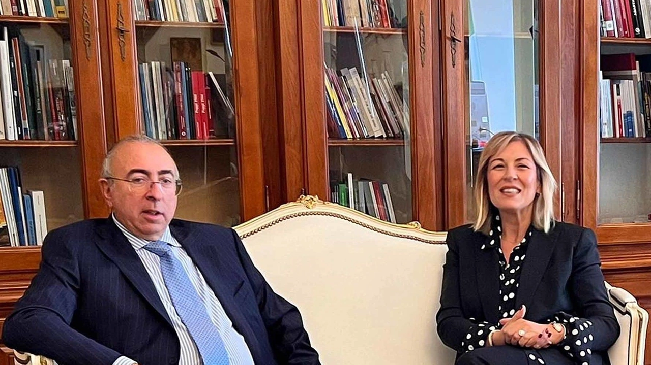 Il prefetto Clemente Di Nuzzo e la presidente della Consulta orafa Giordana Giordini Il prefetto Clemente Di Nuzzo e la presidente della Consulta orafa Giordana Giordini