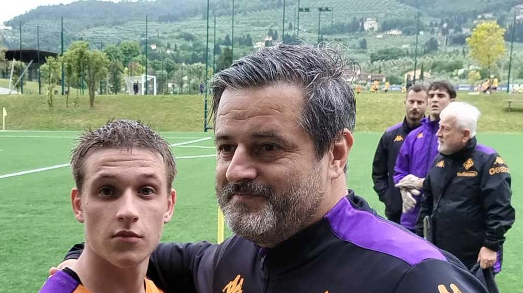 Dal San Miniato al San Donato Tavarnelle, passando per la Fiorentina. È la storia del giovane senese Diego Pelacchi (nella... Dal San Miniato al San Donato Tavarnelle, passando per la Fiorentina. È la storia del giovane senese Diego Pelacchi (nella...