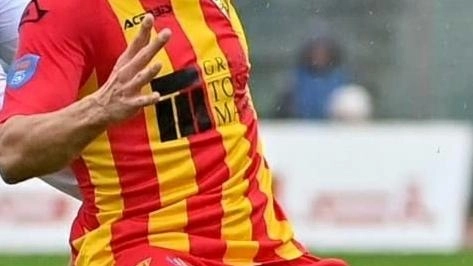 Domenico Vitiello, attaccante simbolo del Poggibonsi, si trasferisce al Vivi Altotevere Sansepolcro per la stagione 2025-2026. Domenico Vitiello, attaccante simbolo del Poggibonsi, si trasferisce al Vivi Altotevere Sansepolcro per la stagione 2025-2026.