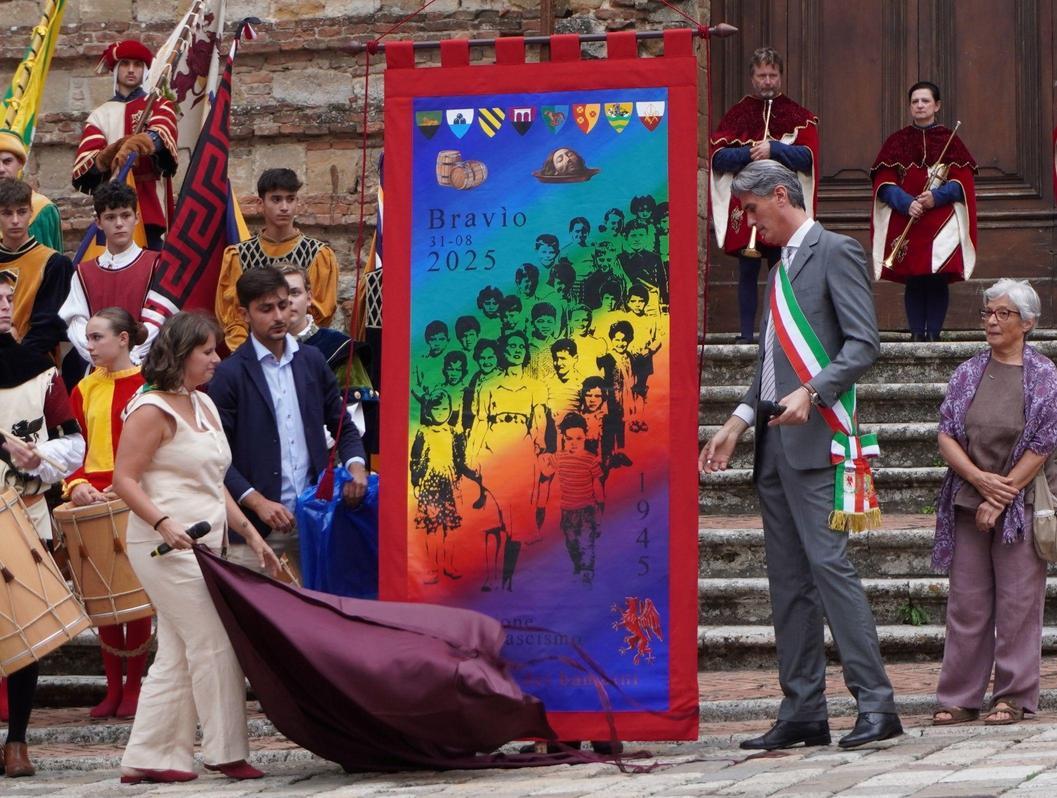 Un Bravìo per i bambini da salvare. Il ricordo della marcia di Iris Origo: "Dobbiamo lavorare per la pace" Un Bravìo per i bambini da salvare. Il ricordo della marcia di Iris Origo: "Dobbiamo lavorare per la pace"