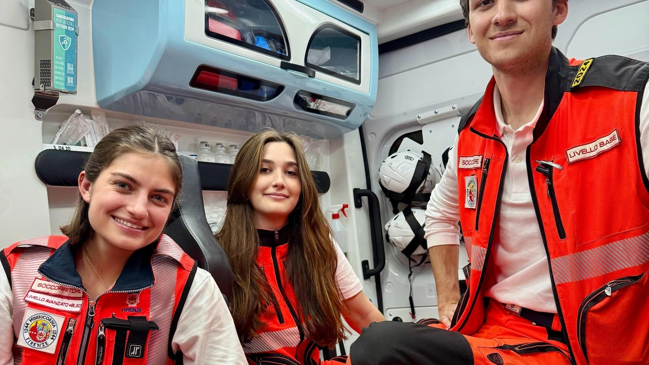 Un equipaggio della Misericordia di Firenze pronto a partire Un equipaggio della Misericordia di Firenze pronto a partire