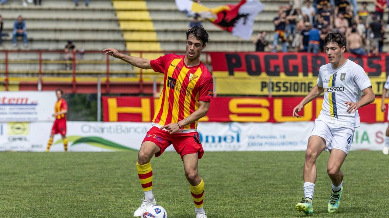 Il Poggibonsi affronta la Sangiovannese in una partita cruciale per la classifica, con Baiano e Deri protagonisti in panchina.