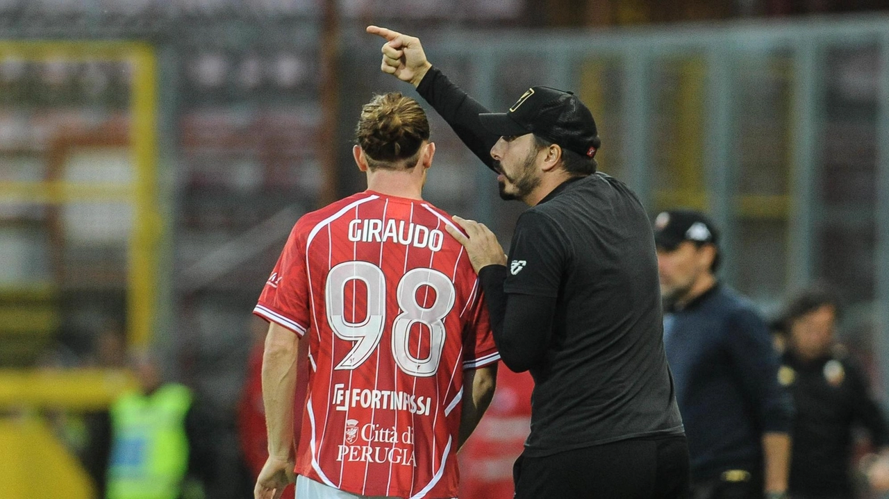 L’allenatore Formisano dà indicazioni a Giraudo L’allenatore Formisano dà indicazioni a Giraudo