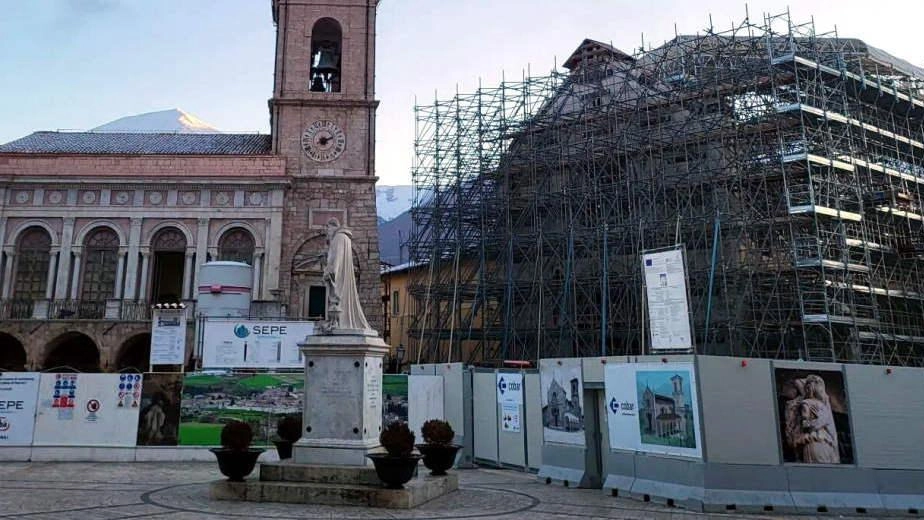 La Basilica di San Benedetto a Norcia La Basilica di San Benedetto a Norcia