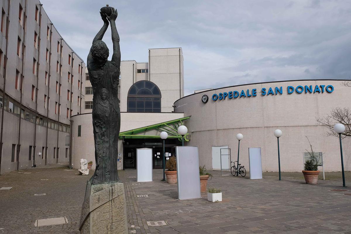 https://www.lanazione.it/image-service/view/acePublic/alias/contentid/MzYxOWY4ZWMtYWFhNS00/0/l-esterno-dell-ospedale-san-donato-di-arezzo.jpeg?f=1.91:1&w=1200