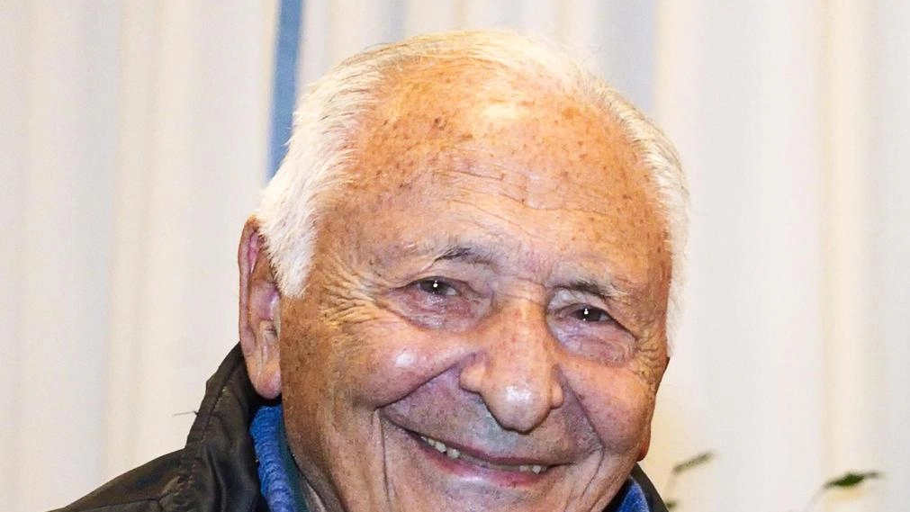 Stamani alle 10 nella pineta di Imm Goiulio Rapetti in arte Mogol, manterràla prosessa all’amico Riccardo Canesi e omeggerà la... Stamani alle 10 nella pineta di Imm Goiulio Rapetti in arte Mogol, manterràla prosessa all’amico Riccardo Canesi e omeggerà la...