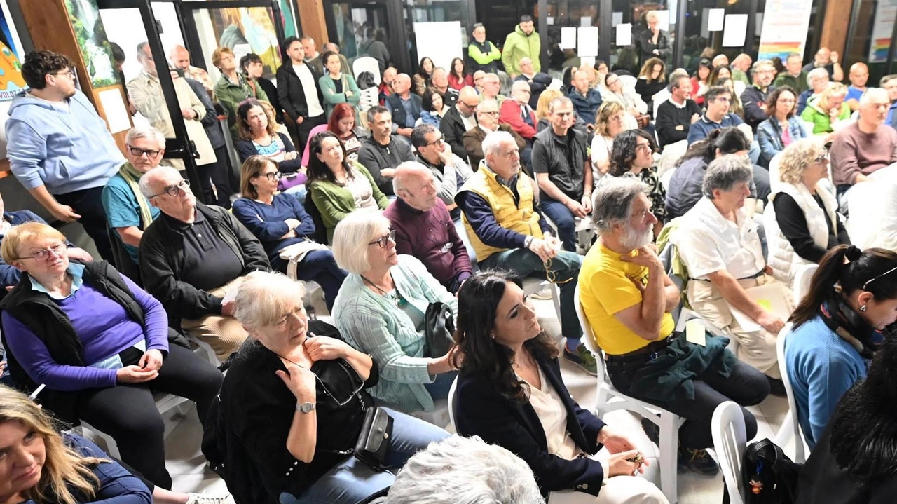 Un momento dell’assemblea che si è svolta al Circolo Primo Maggio di Ponte San Giovanni Un momento dell’assemblea che si è svolta al Circolo Primo Maggio di Ponte San Giovanni