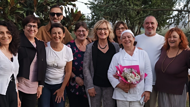 Ritrovo emozionante per ex compagni di classe dell’Itc G.B Carducci dopo 40 anni, celebrato con allegria e promesse di riunione futura. Ritrovo emozionante per ex compagni di classe dell’Itc G.B Carducci dopo 40 anni, celebrato con allegria e promesse di riunione futura.