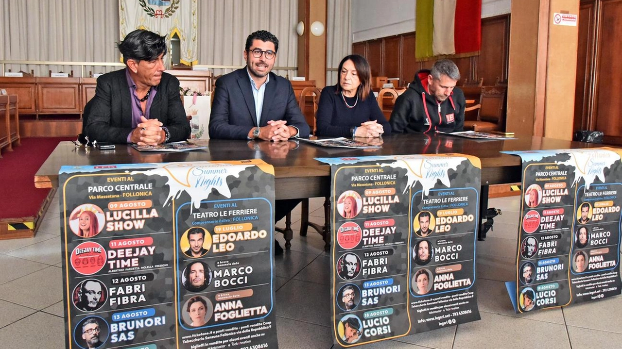 Un momento della presentazione del Follonica Summer Nights 2025: molti i nomi di grido a partire dal cantautore maremmano Lucio Corsi fino a Brunori Sas, che al Festival di Sanremo si è piazzato dopo di lui (Foto Agostini)