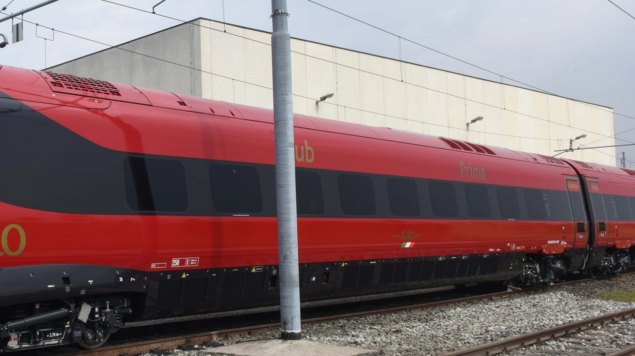 Un treno in una foto di repertorio Un treno in una foto di repertorio