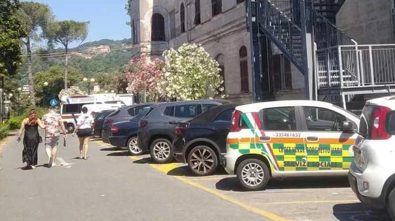 Niente linea per poter prenotare anche una semplice impegnativa. Cup, anagrafe e prelievi hanno poi ripreso lentamente a funzionare. Cavagnaro (Asl): "Tecnici al lavoro, speriamo di tornare alla normalità". Niente linea per poter prenotare anche una semplice impegnativa. Cup, anagrafe e prelievi hanno poi ripreso lentamente a funzionare. Cavagnaro (Asl): "Tecnici al lavoro, speriamo di tornare alla normalità".
