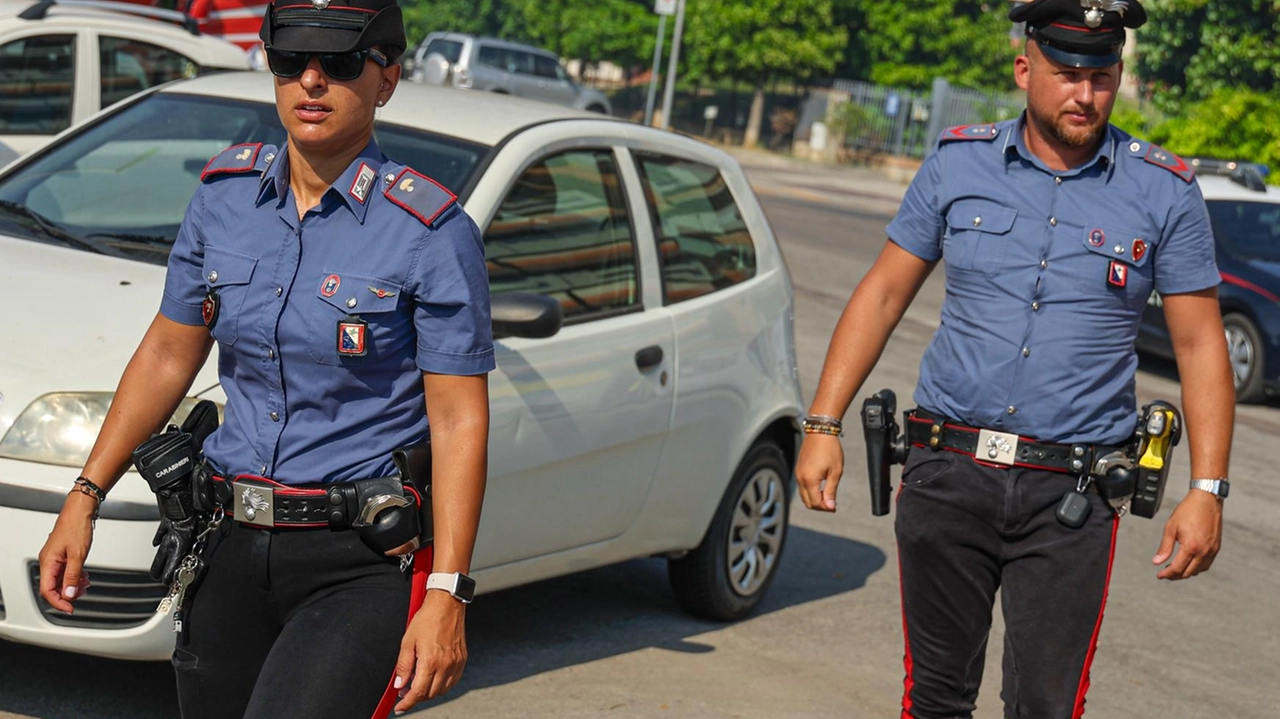 L’episodio accaduto in pieno giorno in via Tevere riaccende i riflettori sul tema sicurezza. De Fenzi e Gandola: "Servono misure più efficaci per contrastare spaccio e furti". L’episodio accaduto in pieno giorno in via Tevere riaccende i riflettori sul tema sicurezza. De Fenzi e Gandola: "Servono misure più efficaci per contrastare spaccio e furti".