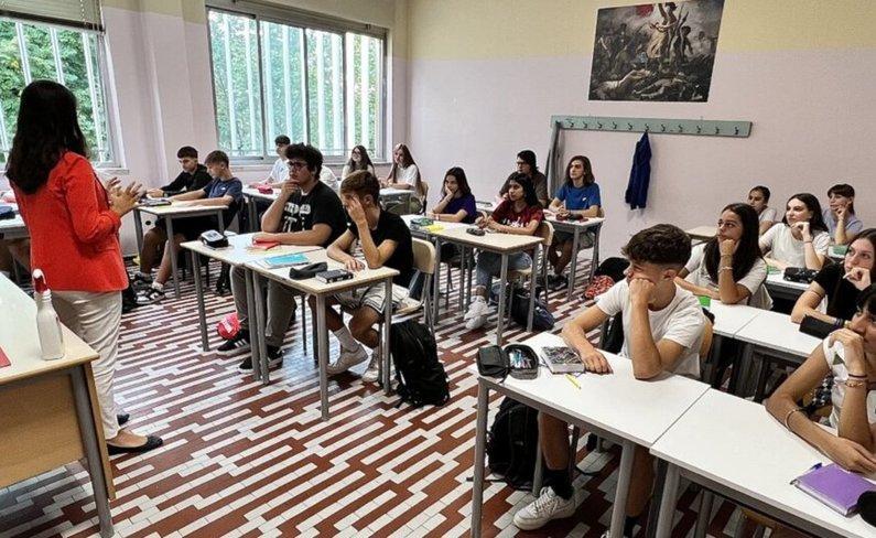 https://www.lanazione.it/image-service/view/acePublic/alias/contentid/MzYzNTZhM2MtYjI3ZC00/0/professoressa-beffata-dal-sistema-il-posto-fisso-svanisce-in-un-baleno-resta-lamaro-della-supplenza.jpeg?f=1.90:1&w=1200