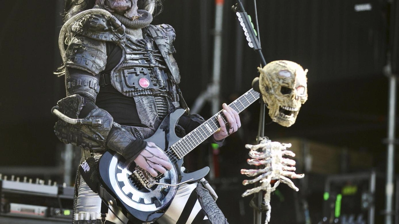 Incontro alle 13.30 all'Auditorium San Francesco con Omar Pedrini e Cristina Scabbia per la presentazione dei loro libri. Seguirà concerto dei Lordi alle 21 in area palasport. Incontro alle 13.30 all'Auditorium San Francesco con Omar Pedrini e Cristina Scabbia per la presentazione dei loro libri. Seguirà concerto dei Lordi alle 21 in area palasport.