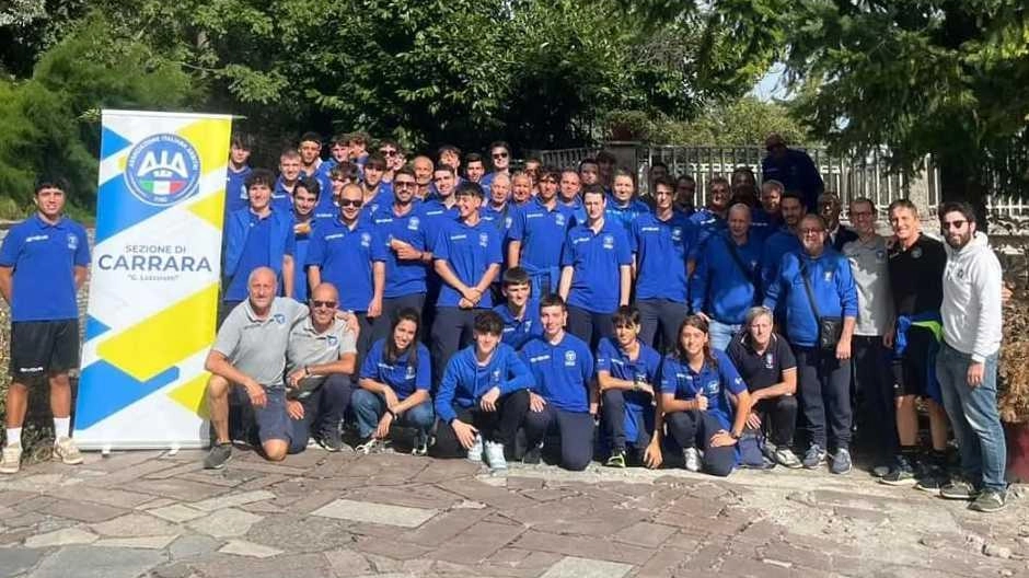 Un gruppo di arbitri della sezione Aia “Giorgio Lazzarotti“ di Carrara Un gruppo di arbitri della sezione Aia “Giorgio Lazzarotti“ di Carrara