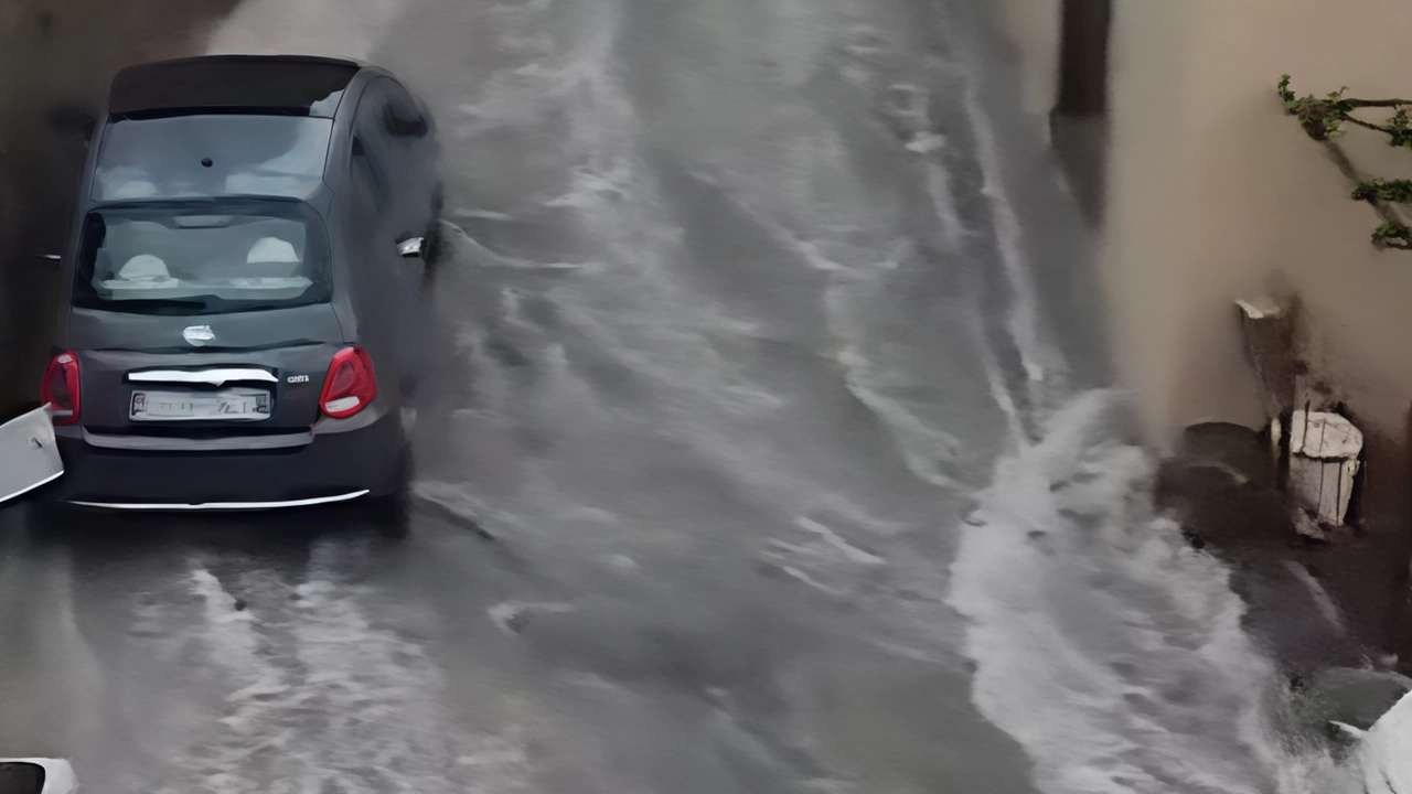 Un forte acquazzone in pochi minuti ha reso impraticabili le viuzze del centro storico di Cortona trasformate in fiumi Un forte acquazzone in pochi minuti ha reso impraticabili le viuzze del centro storico di Cortona trasformate in fiumi