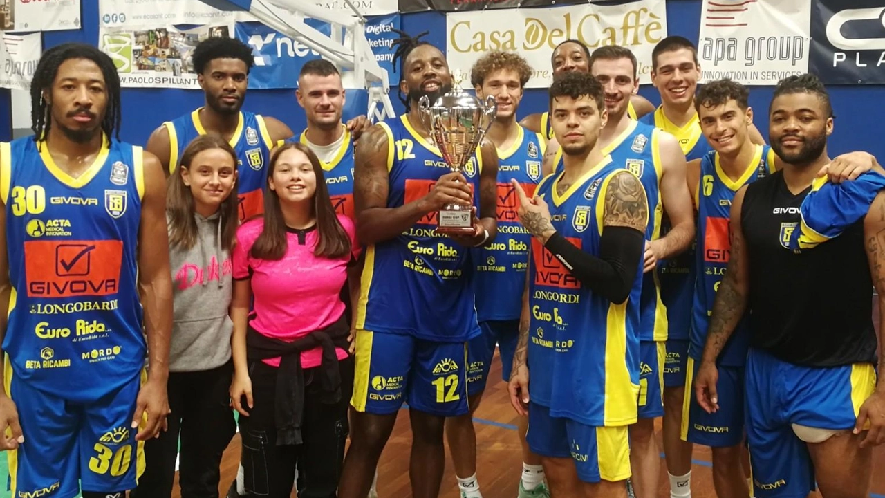 Avellino festeggia con la Dukes Cup conquistata a Sansepolcro Avellino festeggia con la Dukes Cup conquistata a Sansepolcro