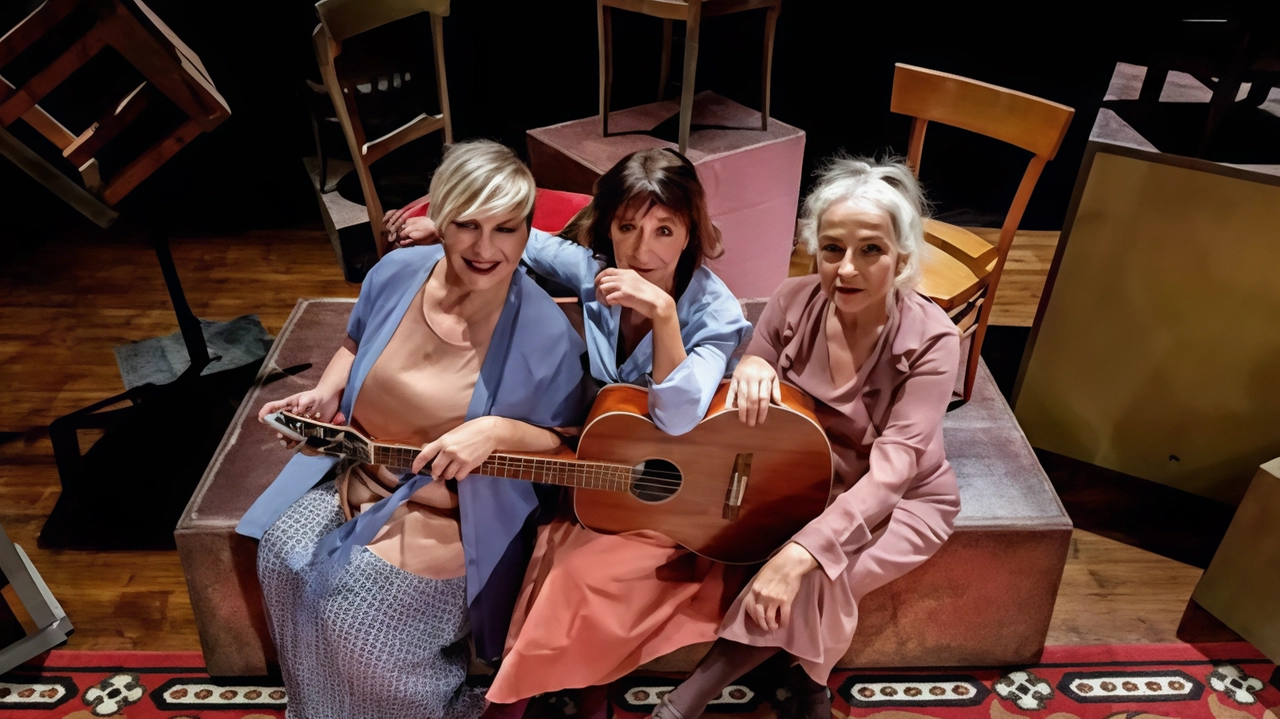 Daniela Morozzi, Chiara Riondino e Anna Meacci hanno portato in scena alla biblioteca Ragionieri di Sesto Fiorentino, «Le ragazze di San Frediano» Daniela Morozzi, Chiara Riondino e Anna Meacci hanno portato in scena alla biblioteca Ragionieri di Sesto Fiorentino, «Le ragazze di San Frediano»