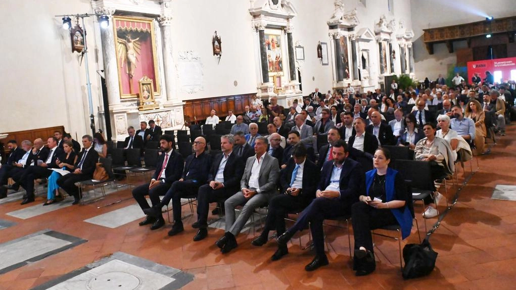 Tante le autorità presenti ieri nella chiesa di San Francesco Tante le autorità presenti ieri nella chiesa di San Francesco