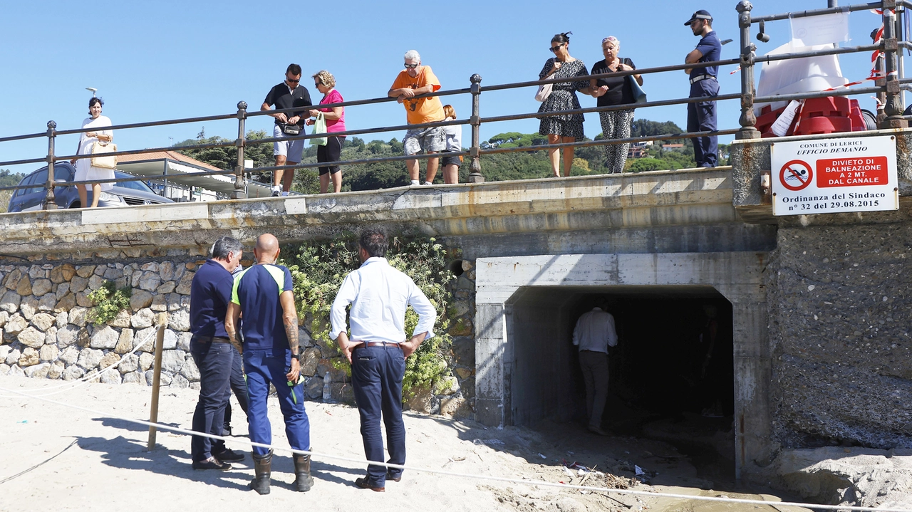 Un sopralluogo avvenuto all’inizio di settembre 2023 al Fosso della Costa, il canale che sfocia sulla spiaggia della Venere Azzurra Un sopralluogo avvenuto all’inizio di settembre 2023 al Fosso della Costa, il canale che sfocia sulla spiaggia della Venere Azzurra
