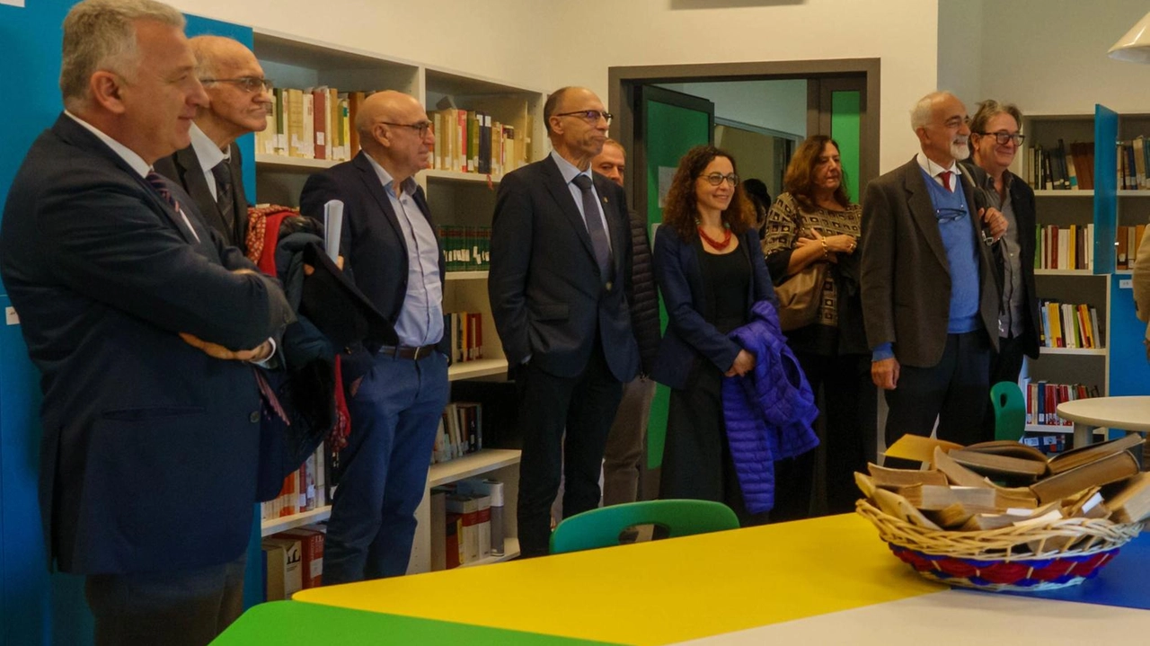 L’invito del professor Benelli agli studenti a frequentare gli spazi della cultura. La sala del Pacinotti inaugurata dopo l’intervento finanziato grazie a fondi del Pnrr. L’invito del professor Benelli agli studenti a frequentare gli spazi della cultura. La sala del Pacinotti inaugurata dopo l’intervento finanziato grazie a fondi del Pnrr.