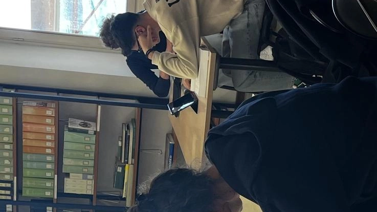 Hanno creato un gruppo e sono oltre un centinaio: "I servizi non possono essere interrotti" "Porteremo le nostre proposte in Consiglio comunale". Intanto oggi e domani sede chiusa. Hanno creato un gruppo e sono oltre un centinaio: "I servizi non possono essere interrotti" "Porteremo le nostre proposte in Consiglio comunale". Intanto oggi e domani sede chiusa.