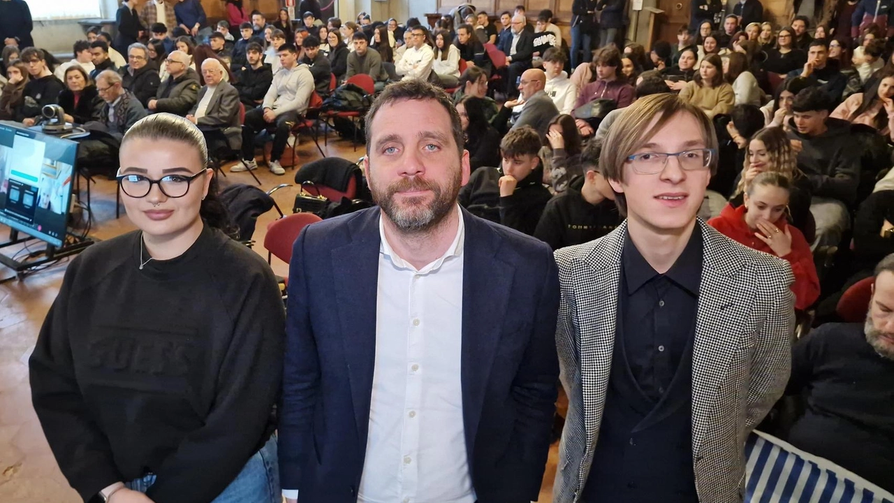 La testimonianza di una sopravvissuta ai cittadini del futuro in Sala Maggiore "Abbiamo visto il dolore anche negli occhi dei soldati che ci hanno liberati". La testimonianza di una sopravvissuta ai cittadini del futuro in Sala Maggiore "Abbiamo visto il dolore anche negli occhi dei soldati che ci hanno liberati".