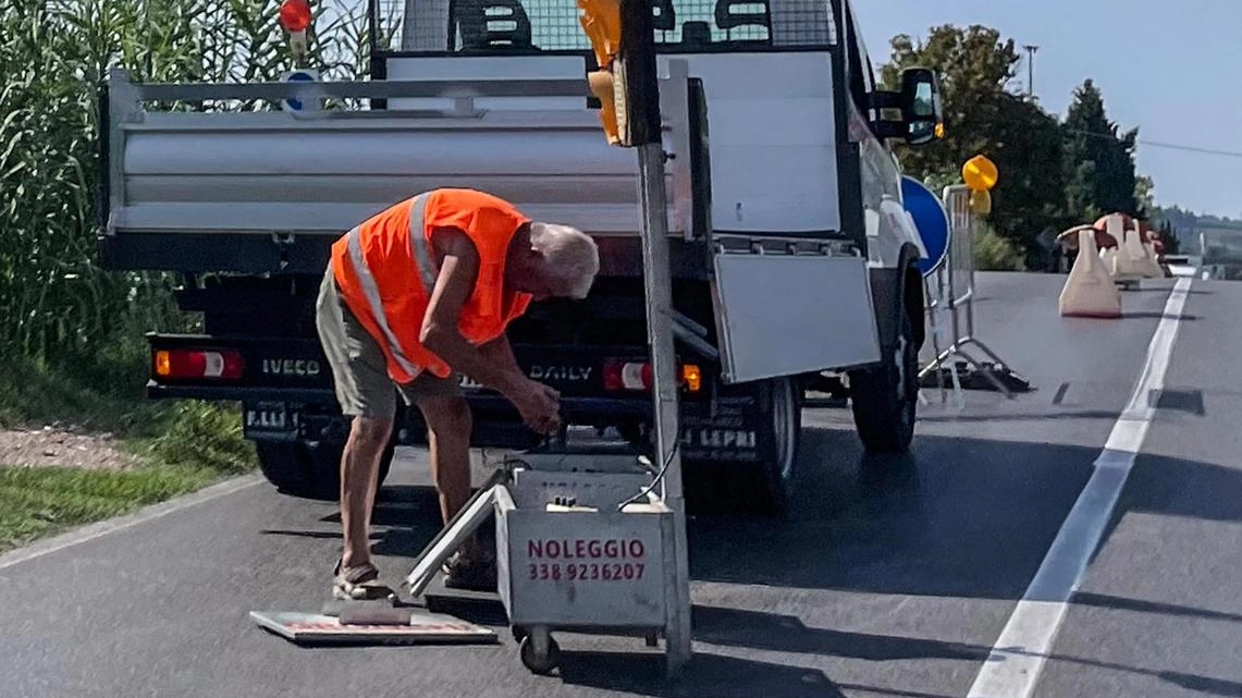 La documentazione sulle richieste di intervento per risolvere i disagi causati dal sequestro della SR429 è in attesa della decisione del sostituto procuratore. Il problema della viabilità preoccupa le amministrazioni locali, che chiedono risposte tempestive. La documentazione sulle richieste di intervento per risolvere i disagi causati dal sequestro della SR429 è in attesa della decisione del sostituto procuratore. Il problema della viabilità preoccupa le amministrazioni locali, che chiedono risposte tempestive.