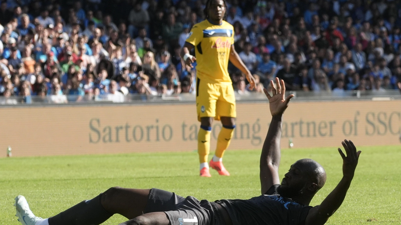 Napoli, brutte notizie da Lukaku: l'infortunio è grave. Piacciono Zirkzee e Mitrovic