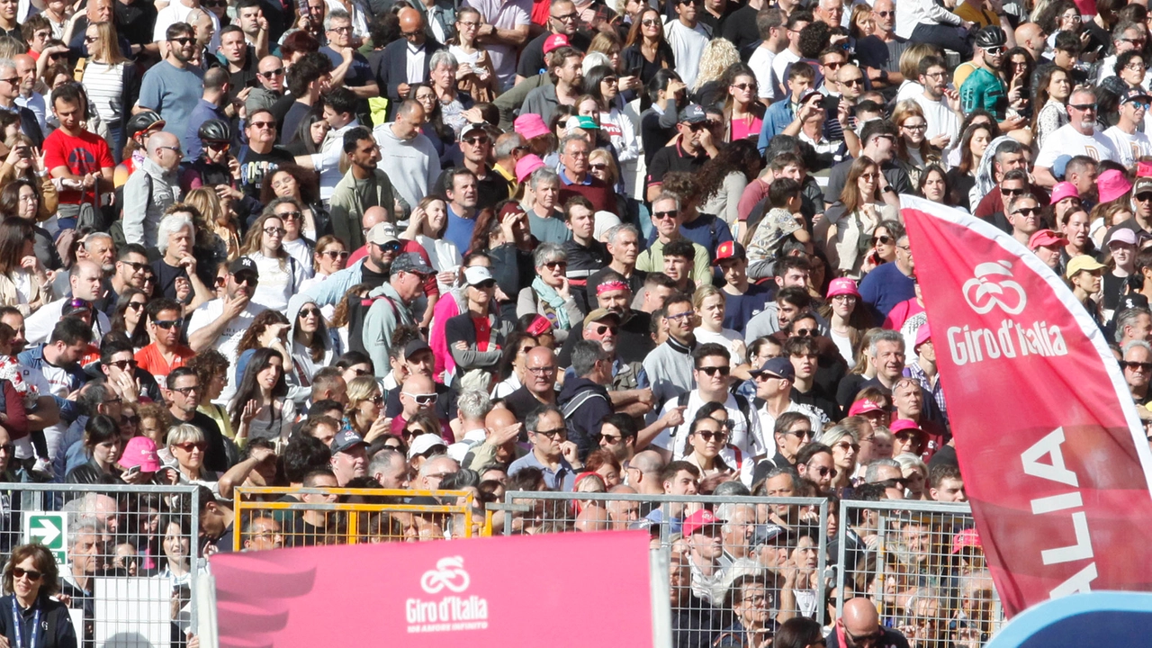 Il Giro d'Italia a Siena (Foto Paolo Lazzeroni) Il Giro d'Italia a Siena (Foto Paolo Lazzeroni)