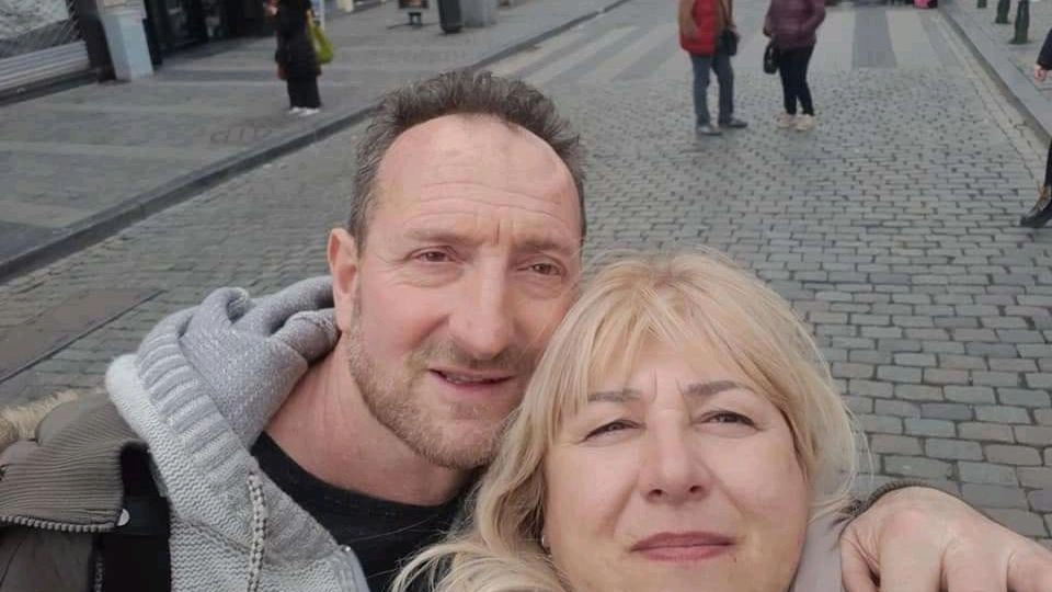 Una foto spensierata di Daniele Mazzolini e Anna Lucarini. Dieci giorni prima della tragedia lei aveva chiesto la separazione Una foto spensierata di Daniele Mazzolini e Anna Lucarini. Dieci giorni prima della tragedia lei aveva chiesto la separazione